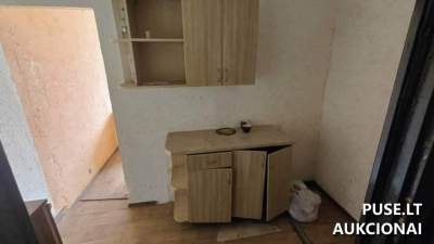 1/2 dalis buto Šiauliuose Tilžės g. 44, pradinė kaina 4800 EUR, galimybė įsigyti dalį nekilnojamo turto