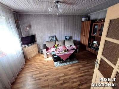 Gyvenamasis namas su ūkiniais pastatais Kelmės rajone, Aunuvėnų kaime, pradinė kaina 9279 EUR