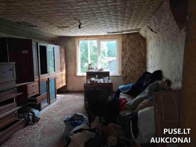 Mažas butas su rūsiu Raseiniuose, Vytauto Didžiojo g. 27, pradinė kaina 6630 EUR