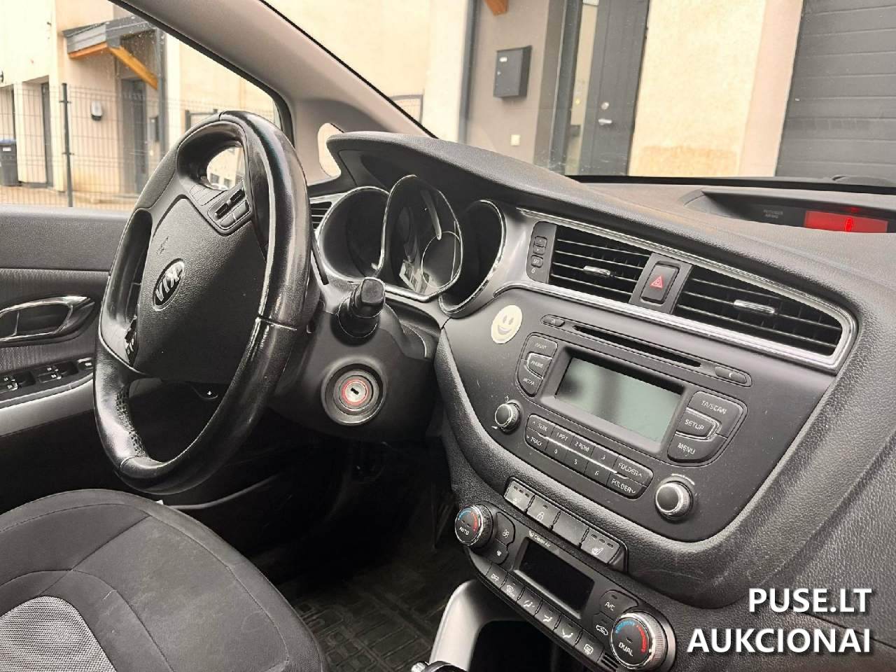 KIA CEED JD Keleivinis automobilis 3