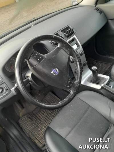 Dinamiskas VOLVO C30 keleivinis automobilis pradine kaina 648 EUR - Automobiliu aukcionas