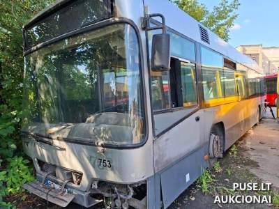 Automobilis Volvo 7700 aukcione Vilniuje pradinė kaina 1994 EUR