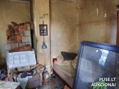 Patalpos su ūkiniu pastatu Vilkaviškio r. Ančlaukio k. Aukštaratės g. 19-1, pradinė kaina 507 EUR