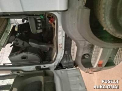 Parduodamas vilkikas SCANIA R 420LA aukcione pradinė kaina 9000 EUR