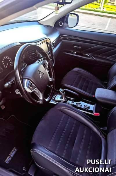 Naudoto Mitsubishi Outlander PHEV visureigis Vilniuje, pradinė kaina 9000 EUR, 2015 m. modelis