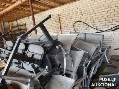 Baldų aukcionas 2025 m. - Įvairios būklės suolai nuo 180 EUR