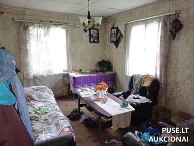 Pusė gyvenamojo namo Utenos rajone, Ažugirių k., su 0.16 ha sklypu už 9540 EUR