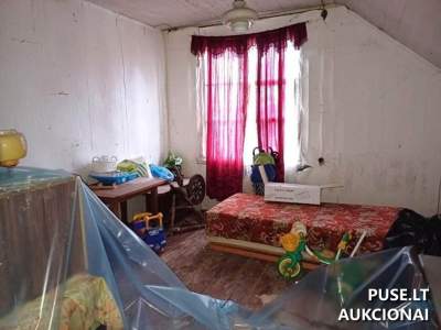 Pigūs buto 1/1 dalies pardavimas Plungės rajone, Žlibinų k., pradinė kaina 810 EUR