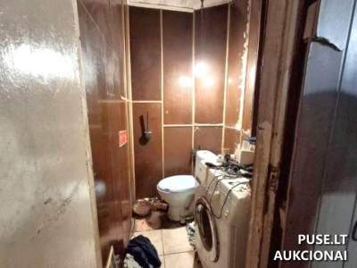 1/2 dalis buto Viešvilėje, Jurbarko r., 77.68 kv.m su rūsiu, pradinė kaina 1670 EUR