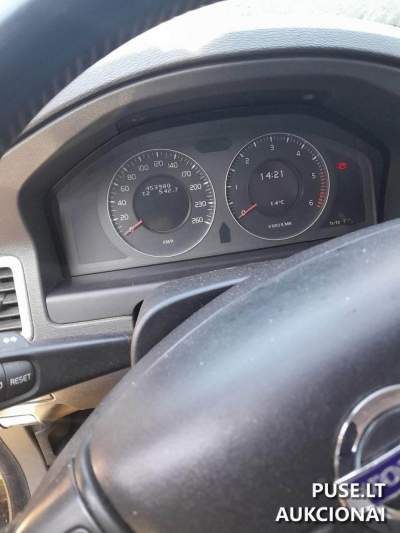 Keleivinis automobilis VOLVO V70 parduodamas aukcione nuo 1200 EUR