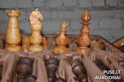 Šiuolaikinė medinė šachmatų lenta su figūromis, Klaipėdoje, pradinė kaina 101 EUR
