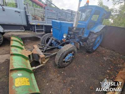 Traktorius T40 AM su sniego valytuvu Vilniuje, pradinė kaina 2800 EUR, 1985 m. dyzelinis
