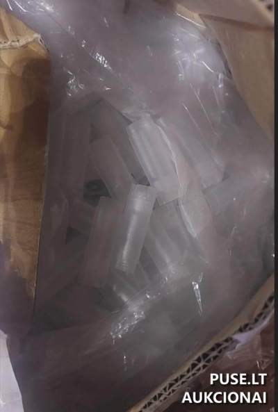 2500 vienetų lūpdažių tūbelių pardavimas aukcione pradine kaina 162 EUR Panevėžyje