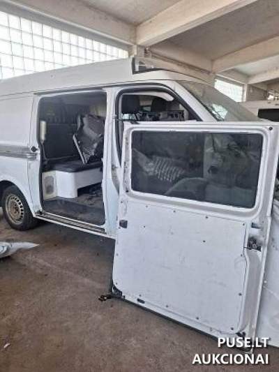 VW Kombi automobilio aukcionas Vilniuje pradedant nuo 1900 EUR