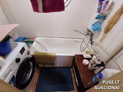 1/4 dalis gyvenamojo namo su 0.136 ha sklypu Vilkaviškio r. sav., Laukų k., Smėlio g. 4, pradinė kaina 3840 EUR