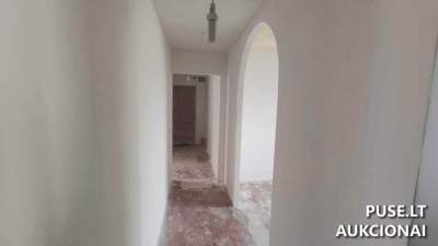 1/2 dalis buto Naujojoje Akmenėje, Respublikos g. 23, pradinė kaina 12758 EUR - Parduodama dalis