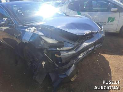 Eksploatuoti netinkama Tesla Model 3 aukcione Vilniuje nuo 1208 EUR - Gamybinė atlieka