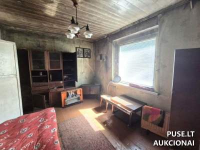 Parduodamas 48 kv.m. butas su ūkiniais pastatais Akmenės rajone, Agluonų k. pradinė kaina 2210 EUR