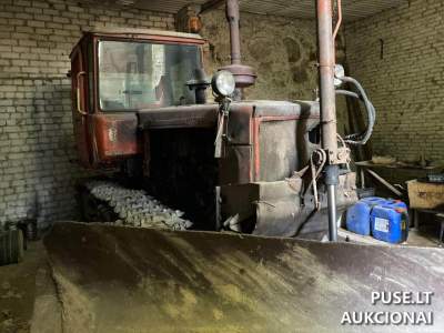 Vikšrinis traktorius DT-75 aukcione Kretingos r. su 2000 EUR pradine kaina