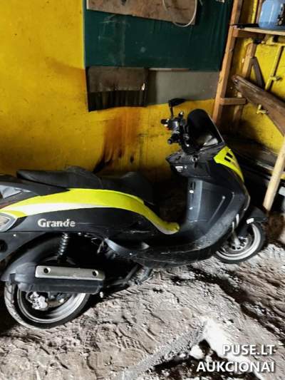 Motoroleris Mosca Grande 2013m. 100 EUR pradinė kaina Kauno aukcione 2025 m.