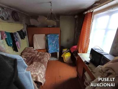 Butas Šiaulių rajone, Kalviškių kaime – 1/2 buto, 41 m², pradinė kaina 126 €