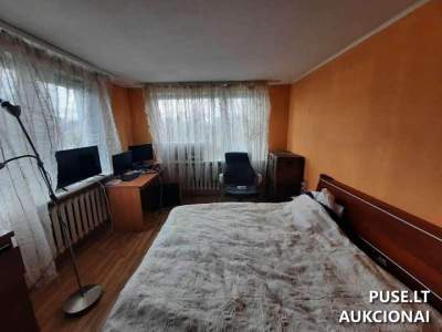 Šiauliuose, Merkinės g. 15A – gyvenamasis namas su sklypu, pradinė kaina 83 000 EUR