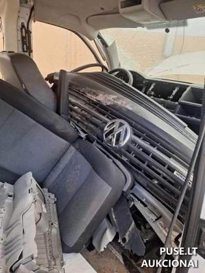 VW Transporteris Vilniuje (po eismo įvykio) - aukcionas, pradinė kaina 840 EUR