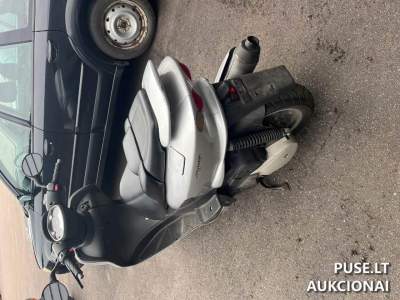 Motoroleris Yamaha YP125 Vilniuje – aukcionas nuo 600 EUR