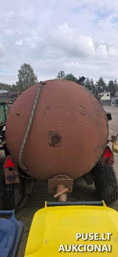 Vakuminė puspriekabė Vilniuje (Valčiūnų k., Draugystės g. 21) – pradinė kaina 330 EUR