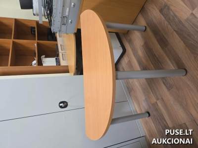 Biuro baldai Vilniuje (priimamasis, rašomieji stalai) – pradinė kaina 99 EUR