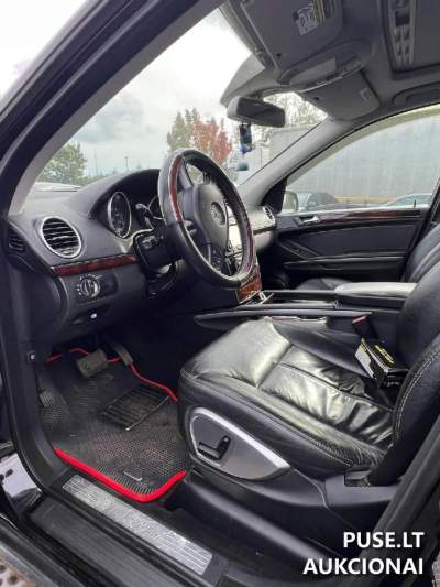 Mercedes‑Benz GL450 aukcionas Vilniuje — pradinė kaina 2525 EUR