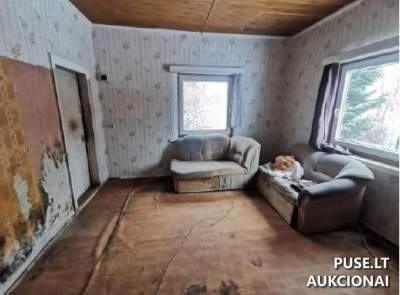 Parduodamas medinis gyvenamasis namas Molėtuose, Eglyno g. 7, kaina 20 920 EUR