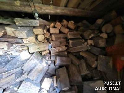 Plungės r. sav., Šateikiuose: ūkinis pastatas 24 m² – pradinė kaina 63 EUR