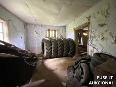 Ukmergės rajone, Dainių k. 1 — 1/3 dalis gyvenamojo namo, pradinė kaina 5 000 €