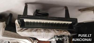 Fortepijonas "Estonija" parduodamas aukcione, pradinė kaina 490 EUR, registracija iki 2025-12-15