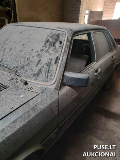 Lengvasis automobilis Audi 80 (1986 m.) Pakruojo rajone, pradinė kaina 200 EUR, nevažiuojantis