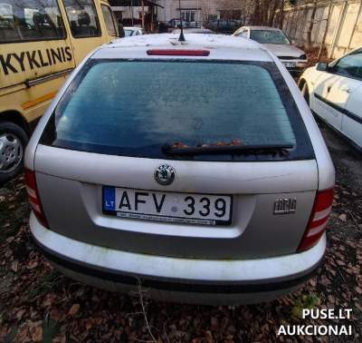 Parduodamas nevažiuojantis lengvasis automobilis Skoda Fabia Combi 2004 m. Pakruojyje nuo 350 EUR