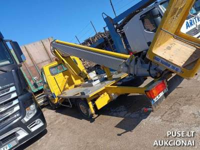 Dyzelinis 2000 m. MERCEDES-BENZ geltonas automobilis aukcione Panevėžio r. su 5560 EUR pradine kaina