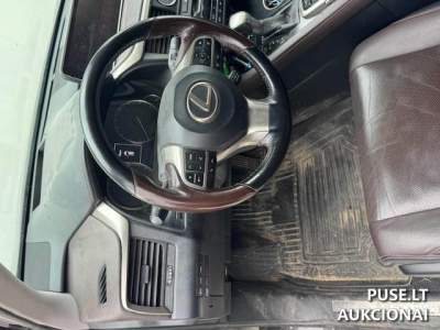 Parduodamas 2017 m. Lexus RX 450H hibridinis automobilis aukcione 18000 EUR