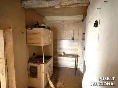 20/100 dalis gyvenamojo namo Anykščių r. sav. Kavarske J. Tumo-Vaižganto g. 1 už 1139 EUR