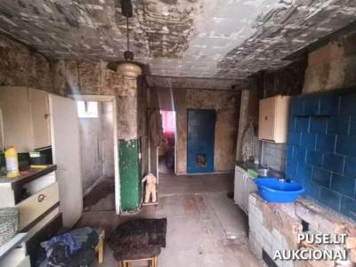 1/2 buto dalis su ūkiniu pastatu Radviliškio rajone, Pociūnų kaime, pradinė kaina 1293 EUR