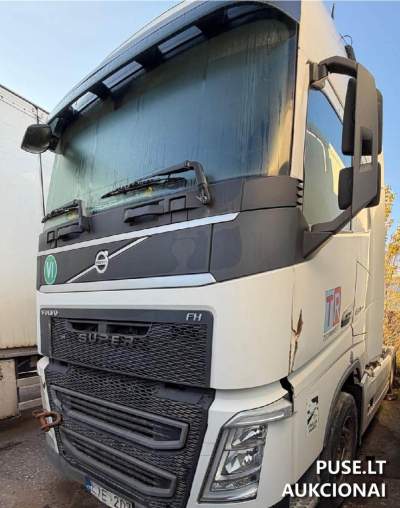 Krovininis automobilis VOLVO FH (2015 m.) aukcione Kaune, pradinė kaina 12000 EUR