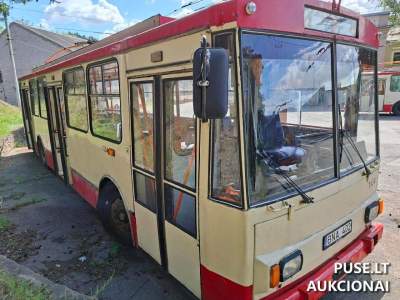 Transporto priemonių partija Škoda 14 TR aukcione Vilniuje, pradinė kaina 25518 EUR