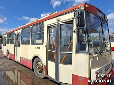 6 vienetai Škoda 14 TR transporto priemonių parduodami viešame aukcione Vilniuje pradedant nuo 12756 EUR