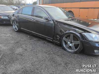 Mercedes Benz S500 parduodamas aukcione Vilniuje nuo 3054 EUR