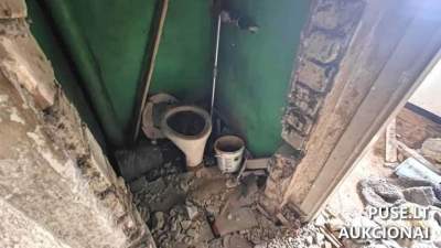 Butas Kelmės r. sav. Vaiguvos k. Kaštonų g. 10-7 už 200 EUR: Avarinio namo 49.65 kv.m butas aukcione