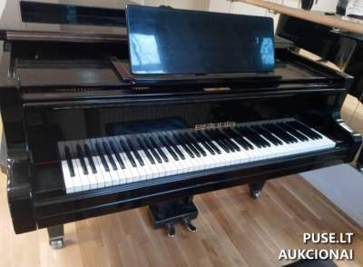 Fortepijonas "Estonija" aukcione pradine kaina 600 EUR - Vytauto Didžiojo universiteto turtas