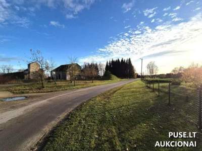 1/5 dalis gyvenamojo namo ir pastatų Mažeikių rajone, Balėnų k., Sodų g. 25, pradinė kaina 3630 EUR