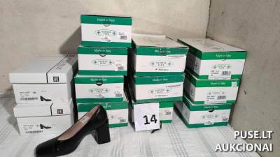 Drabužių ir avalynės paketas aukcione, pradinė kaina 12000 EUR