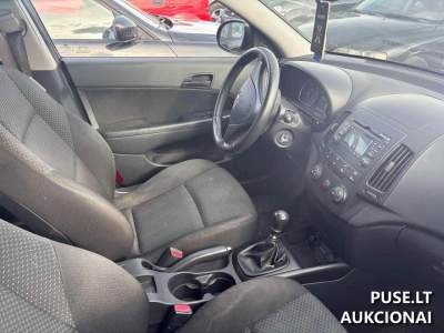 Keleivinis automobilis HYUNDAI i30 CW parduodamas aukcione 1140 EUR pradinė kaina